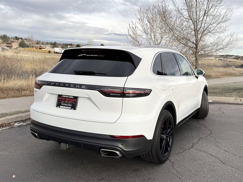 Used 2023 Porsche Cayenne Platinum Edition image 6