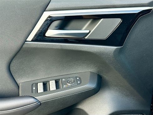 New 2025 Mitsubishi Outlander ES image 18