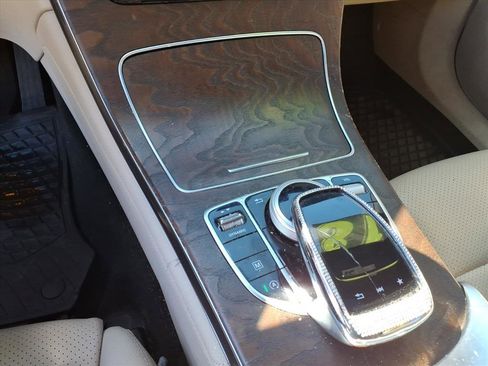 Used 2018 Mercedes-Benz GLC 300 4MATIC image 9