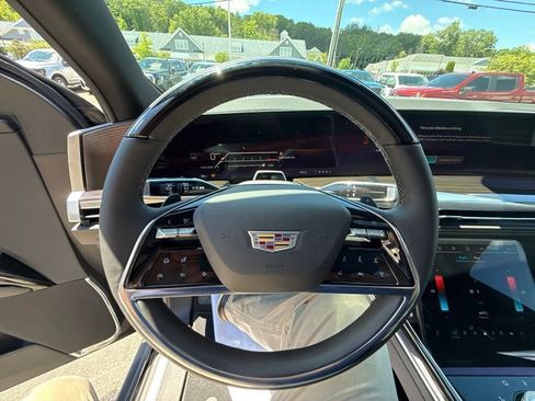 Used 2026 Cadillac Escalade Luxury AWD/4WD image 43