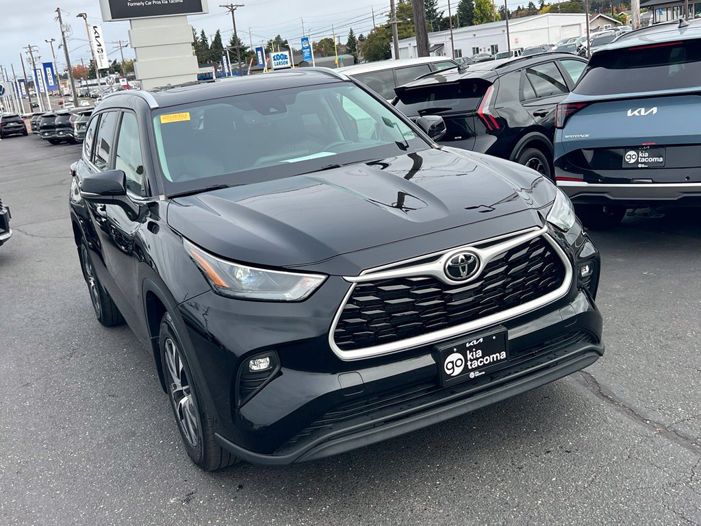 Used 2023 Toyota Highlander XLE AWD/4WD image 5
