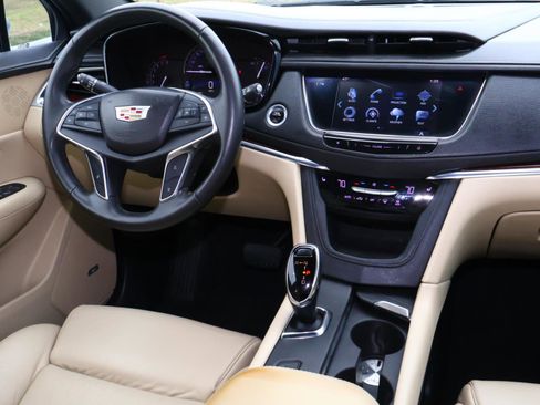 Used 2017 Cadillac XT5 Luxury image 9