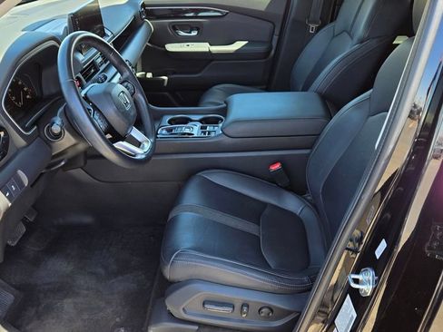 Used 2024 Honda Pilot Touring image 13