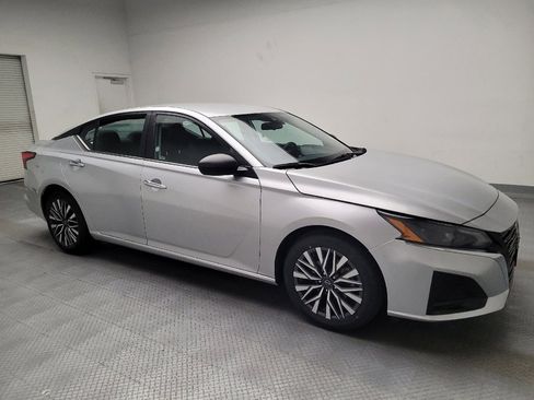 Used 2024 Nissan Altima 2.5 SV image 11