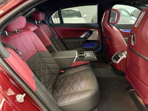 Used 2023 BMW 740i image 26