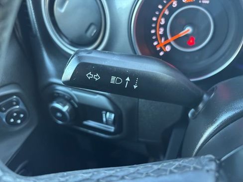 Used 2023 Jeep Wrangler Sport S image 33