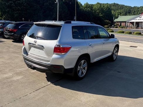 Used 2011 Toyota Highlander Limited w/ Tow Pkg AWD/4WD image 5