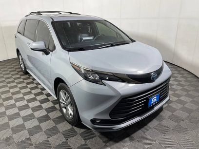 Used 2022 Toyota Sienna XLE Woodland Edition