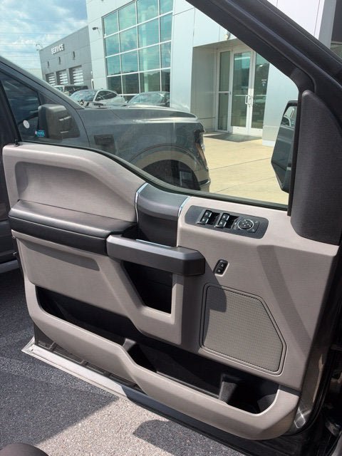 Used 2016 Ford F150 XLT w/ Equipment Group 302A Luxury AWD/4WD image 17