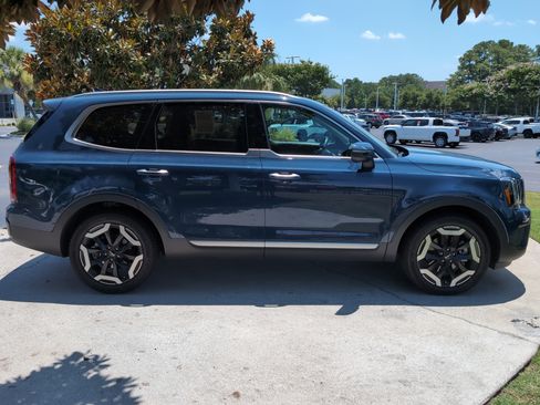 Used 2024 Kia Telluride S w/ S Sunroof Package FWD image 11