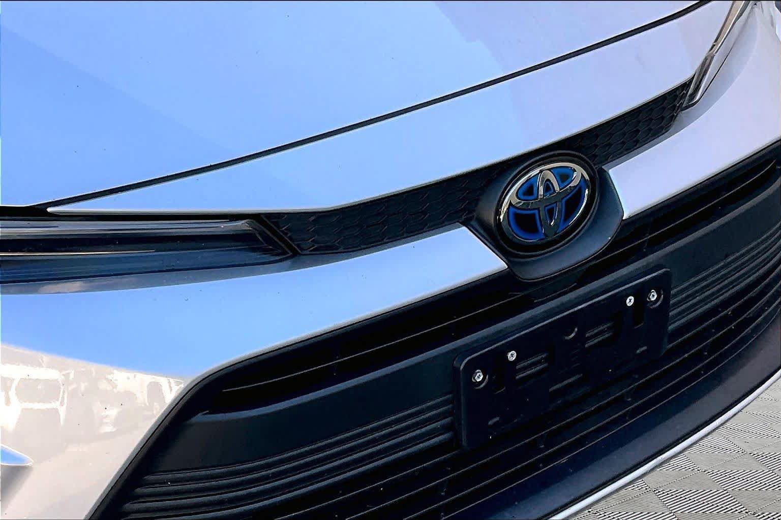 Used 2025 Toyota Corolla LE FWD image 30