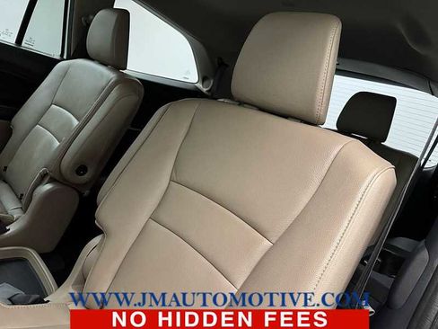 Used 2022 Honda Pilot Touring image 16