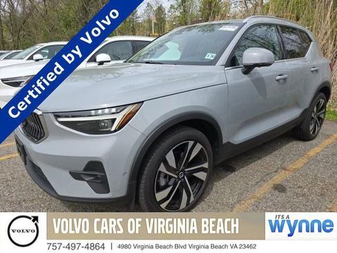 Used 2025 Volvo XC40 B5 Plus AWD/4WD image 1