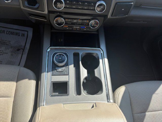 Used 2018 Ford Expedition XLT RWD image 3