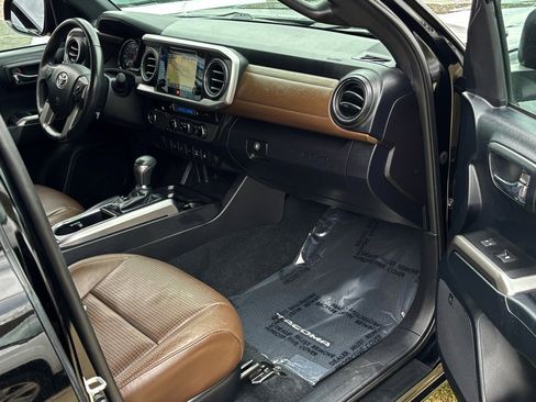 Used 2016 Toyota Tacoma Limited image 25