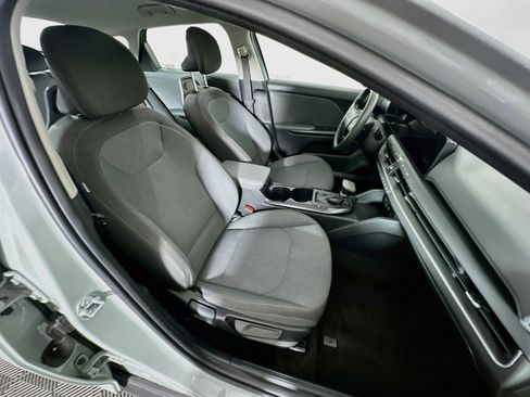 Used 2025 Kia K4 FWD image 30