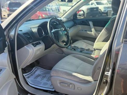 Used 2010 Toyota Highlander Base 4dr SUV image 12