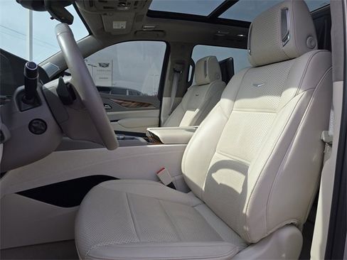 Certified 2023 Cadillac Escalade ESV Premium Luxury Platinum w/ LPO, Radiant Package image 20