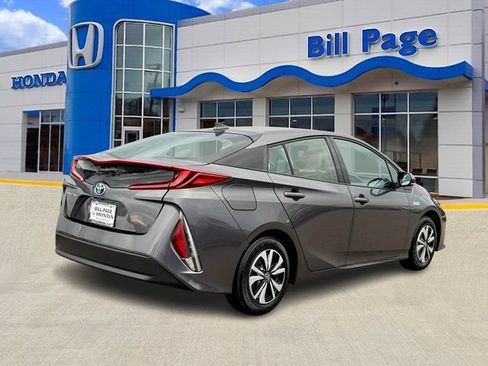 Used 2019 Toyota Prius Prime Premium image 7