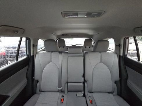 Used 2023 Toyota Highlander LE image 20