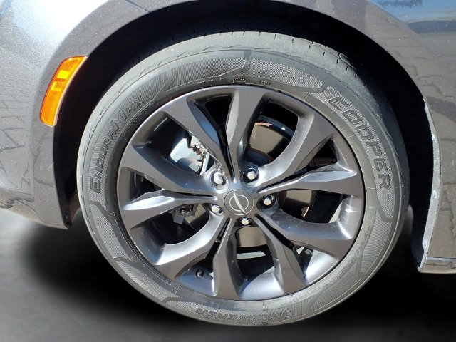 Used 2019 Chrysler Pacifica Touring Plus w/ S Appearance Package FWD image 15