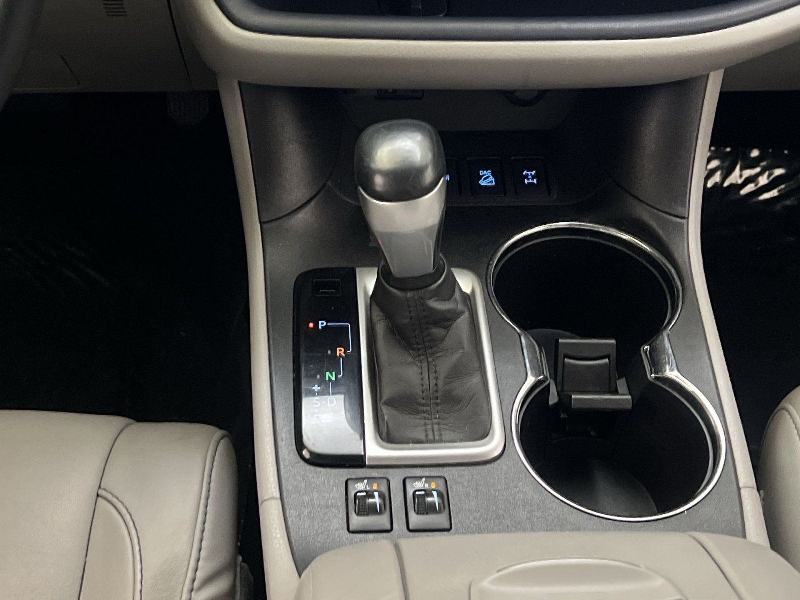 Used 2016 Toyota Highlander XLE AWD/4WD image 21