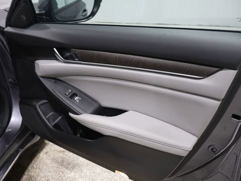 Used 2018 Honda Accord Touring image 25
