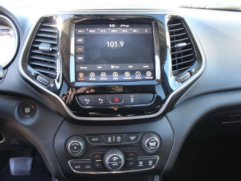 Used 2021 Jeep Cherokee Limited image 17