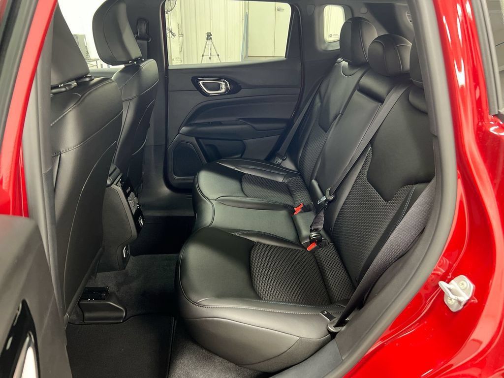 New 2026 Jeep Compass Latitude AWD/4WD image 22
