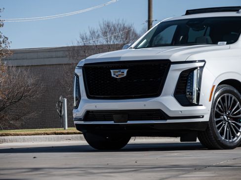 Used 2025 Cadillac Escalade Sport Platinum w/ LPO, Floor Liner Package image 47