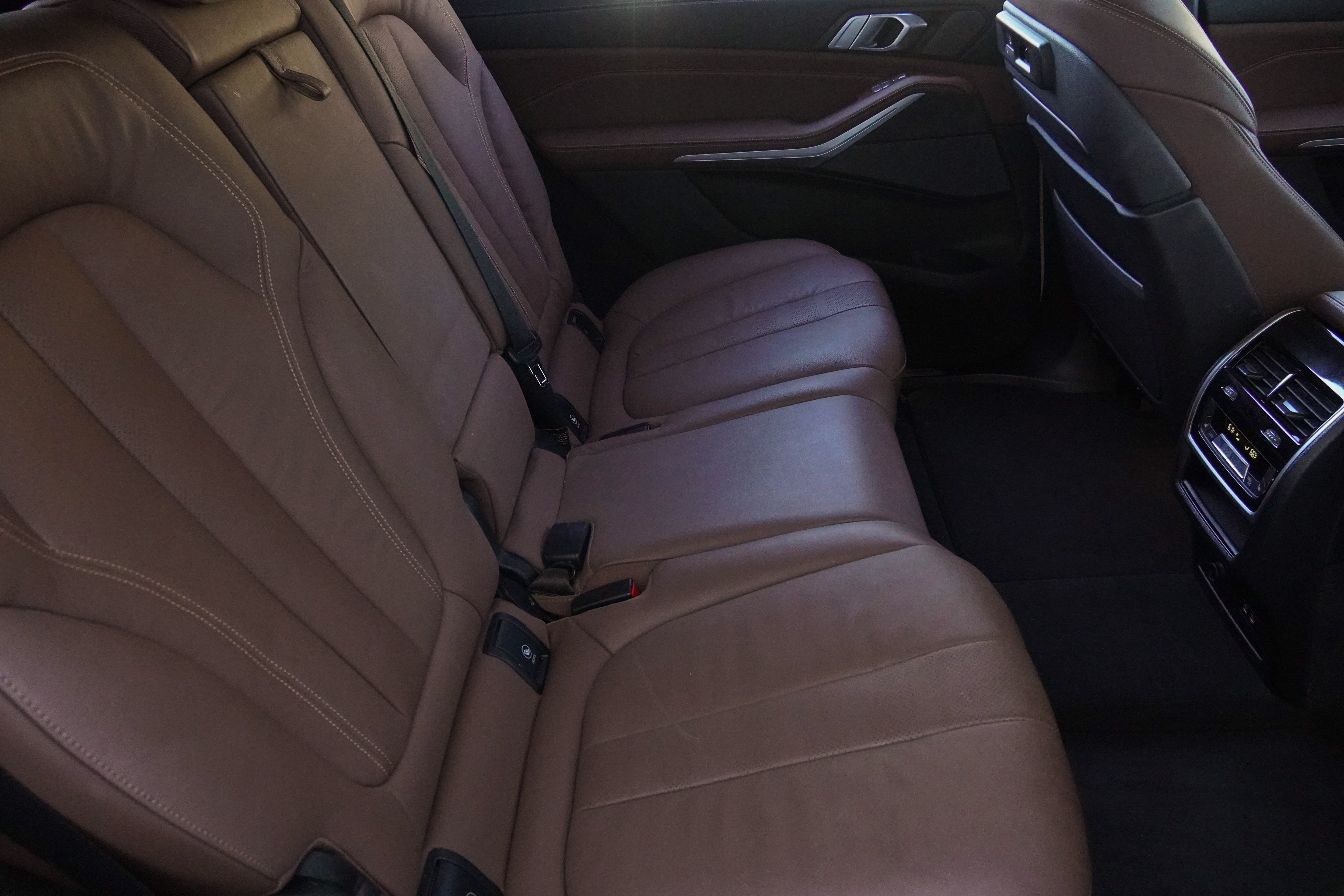 Used 2020 BMW X7 xDrive40i w/ M Sport Package AWD/4WD image 39