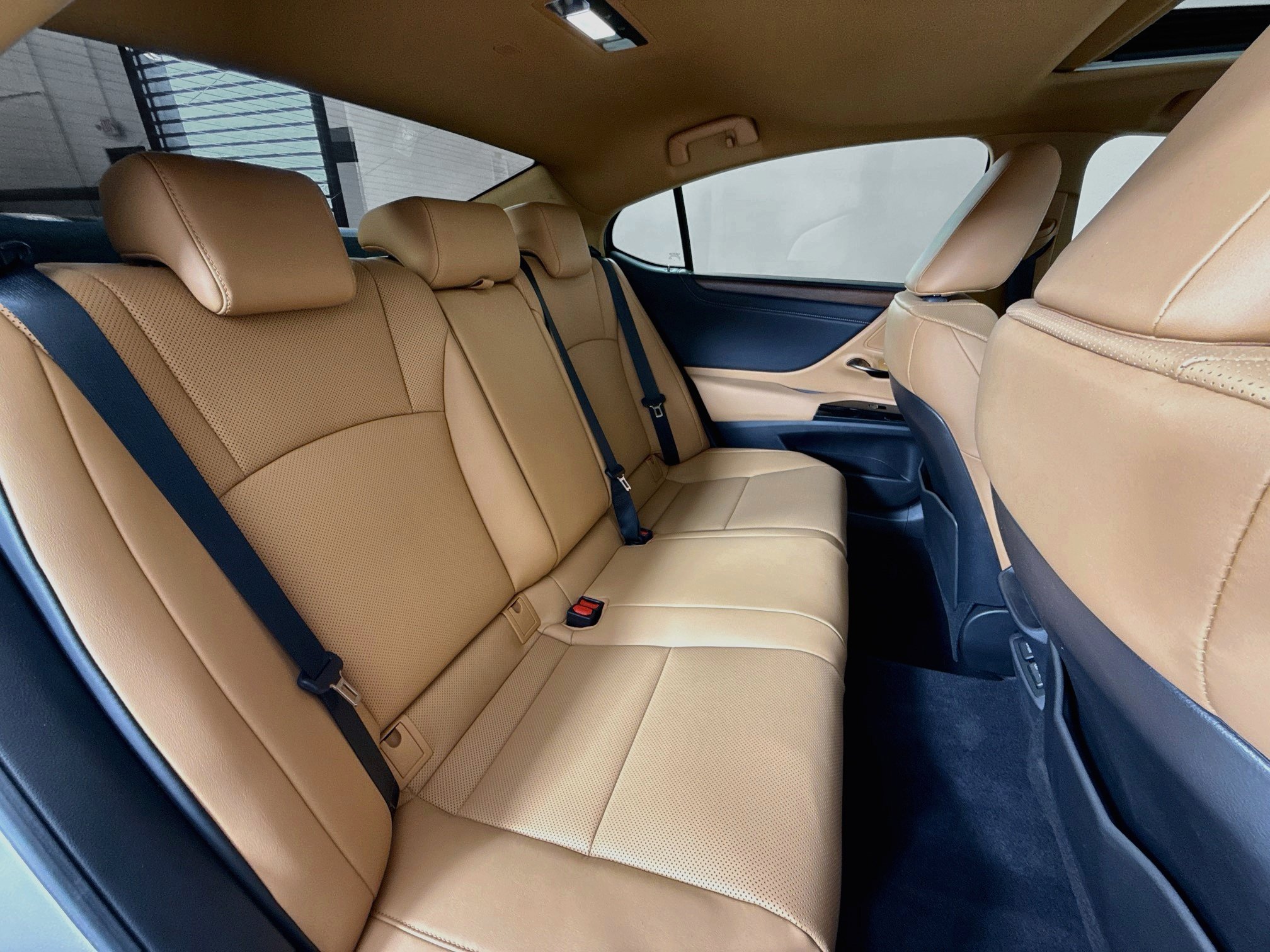 Certified 2025 Lexus ES 300h w/ Premium Package FWD image 25