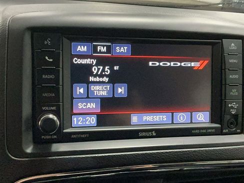 Used 2019 Dodge Grand Caravan SE w/ UConnect Hands-Free Group image 17