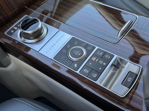 Used 2017 Land Rover Range Rover Autobiography image 31