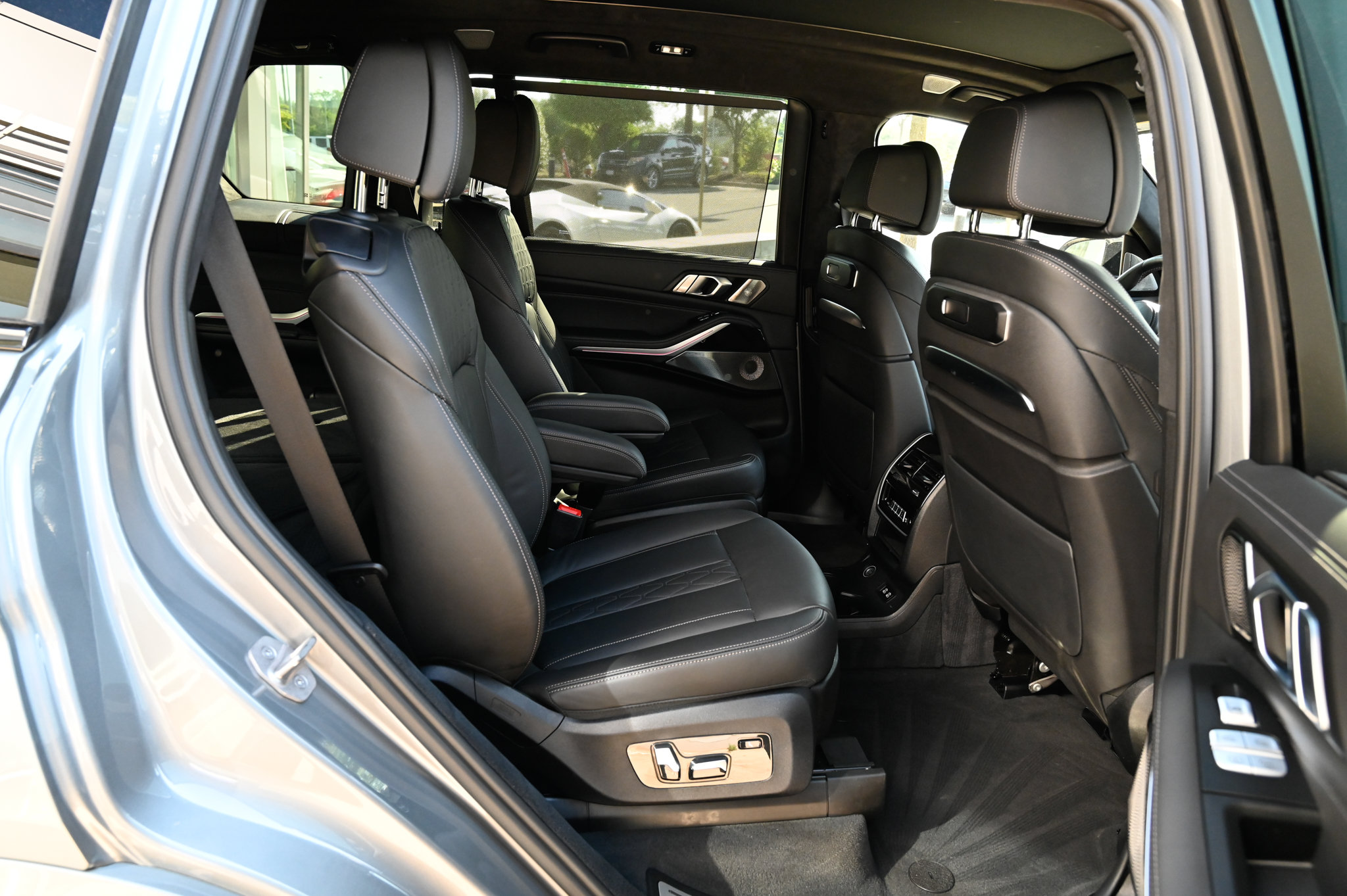 Used 2023 BMW X7 M60i w/ Executive Package AWD/4WD image 50