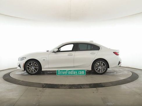 Used 2022 BMW 330e xDrive image 9