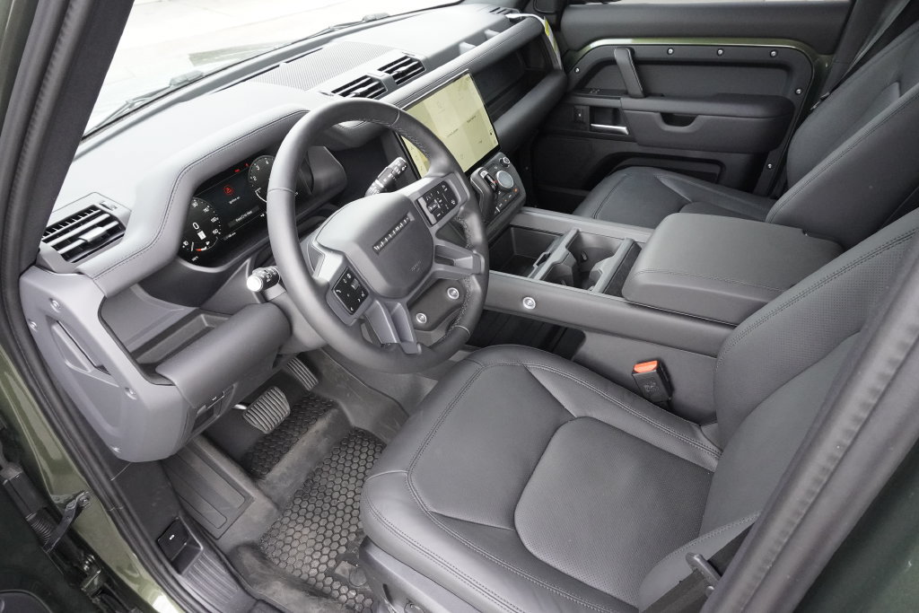 New 2026 Land Rover Defender 110 X-Dynamic SE AWD/4WD image 18