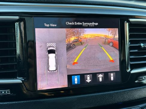 Used 2020 Chrysler Pacifica Touring-L w/ Advanced Safetytec Group image 36