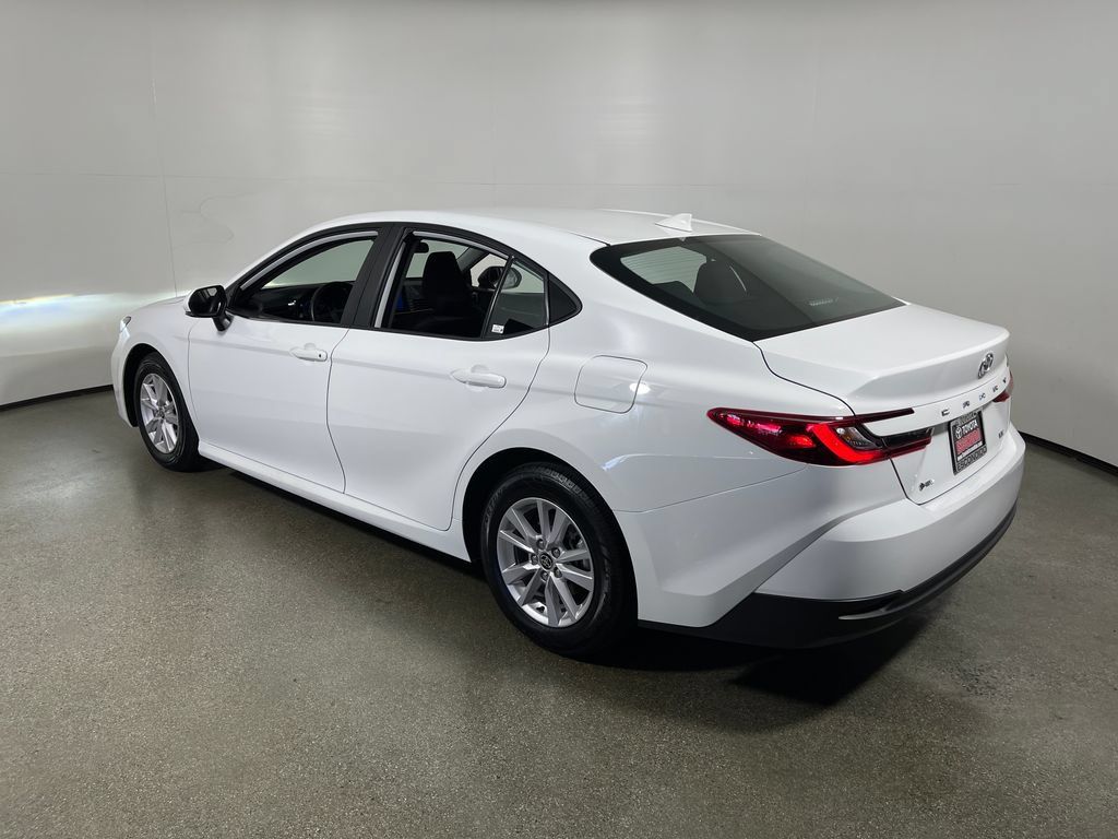 Used 2025 Toyota Camry LE FWD image 5
