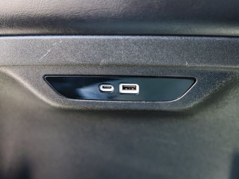 Used 2024 Chrysler Pacifica Touring-L FWD image 7