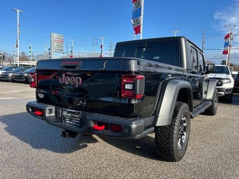 Used 2024 Jeep Gladiator Rubicon w/ Technology Group image 3