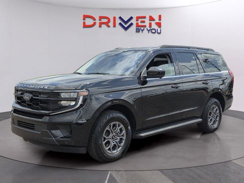 Used 2025 Ford Expedition Active RWD image 1