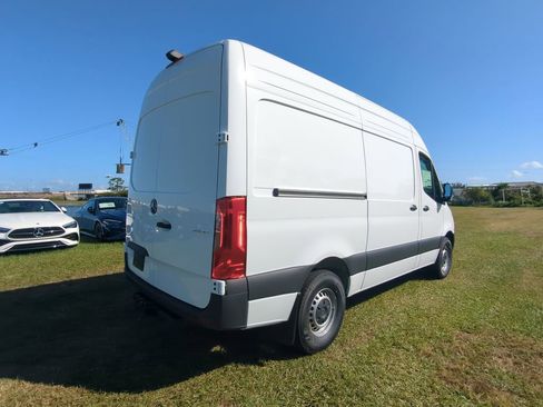 Used 2025 Mercedes-Benz Sprinter 2500 image 16