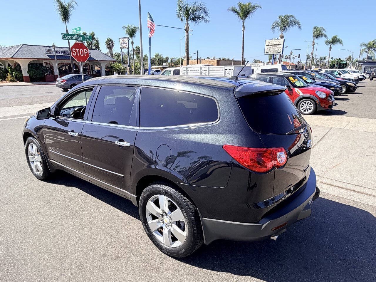 Used 2011 Chevrolet Traverse LTZ FWD image 4