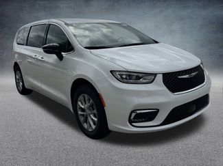 New 2026 Chrysler Pacifica Select video 2