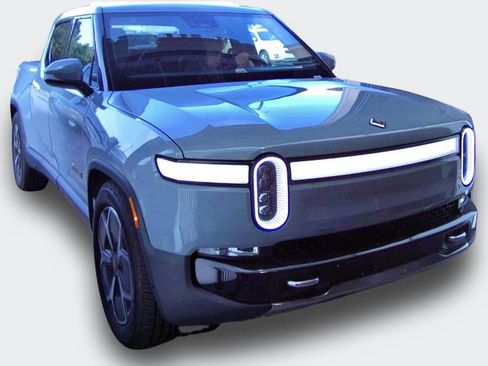 Used 2022 Rivian R1T Adventure AWD/4WD image 2