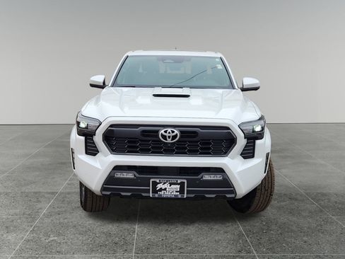 Used 2024 Toyota Tacoma TRD Sport image 2