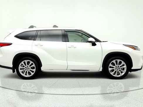 Used 2023 Toyota Highlander Limited AWD/4WD image 4