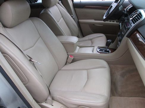 Used 2009 Cadillac SRX AWD w/ Third Row Seating Package image 18