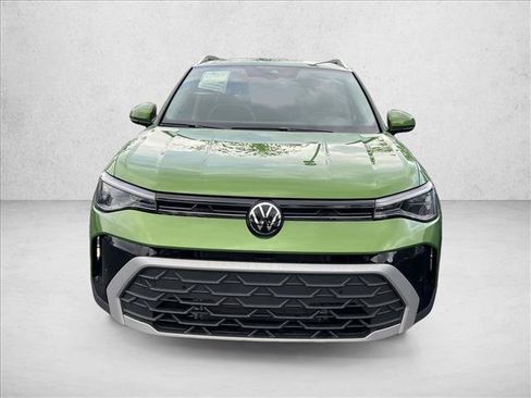 Used 2025 Volkswagen Taos SE FWD image 2